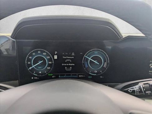 Used 2025 Hyundai Elantra Limited FWD image 12