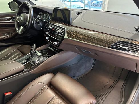 Used 2018 BMW M550i xDrive AWD/4WD image 30