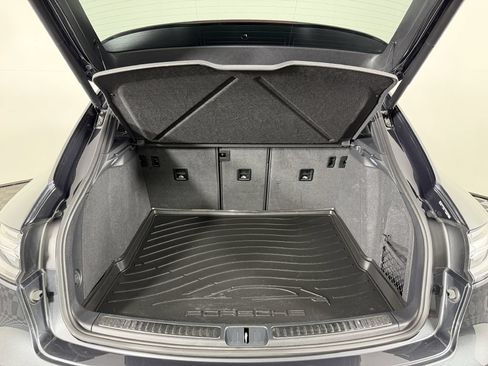 Used 2023 Porsche Macan AWD/4WD image 42