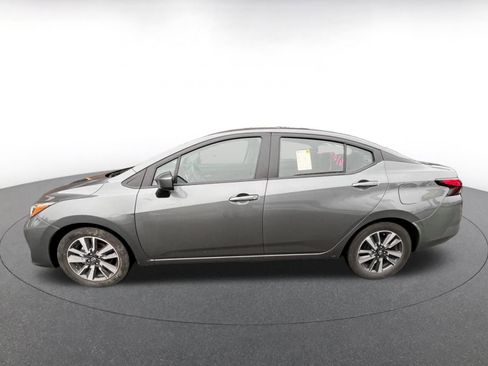 Used 2025 Nissan Versa SV image 4