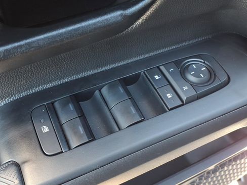 Used 2025 Toyota Tacoma SR w/ SR Upgrade Package image 18