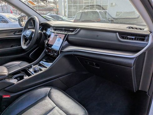 Used 2023 Jeep Grand Cherokee L Limited w/ Black Appearance Package image 29