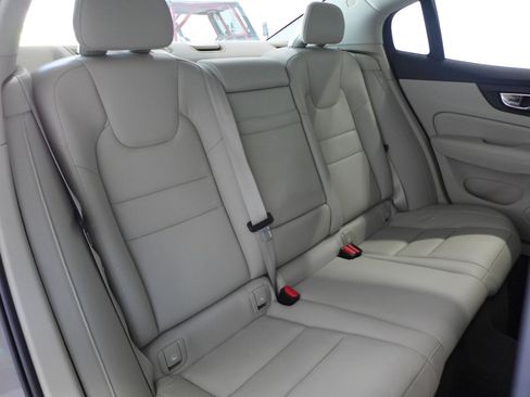 Used 2020 Volvo S60 T5 Momentum image 46