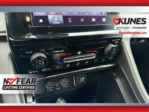 Used 2024 Jeep Grand Cherokee Laredo AWD/4WD image 35