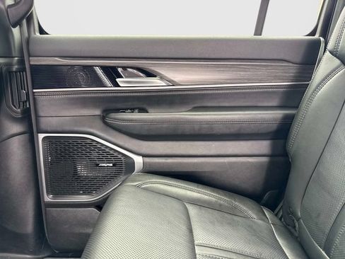 Used 2024 Jeep Wagoneer L Series II w/ Flexible Seating Group RWD image 16