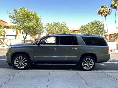 Used 2019 Cadillac Escalade ESV Luxury AWD/4WD image 5