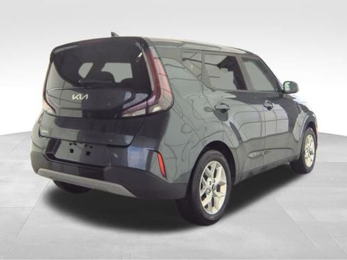 Used 2025 Kia Soul LX w/ LX Technology Package FWD image 8