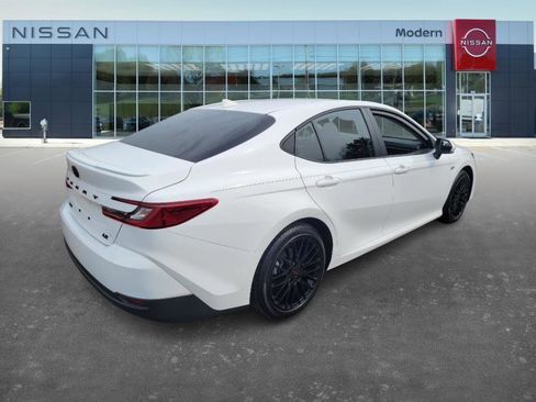 Used 2026 Toyota Camry LE w/ Convenience Package image 5