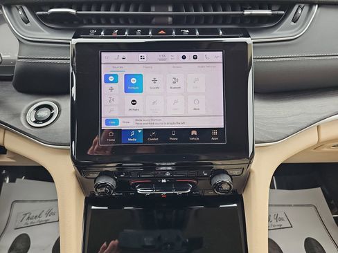 Used 2021 Jeep Grand Cherokee L Limited image 23