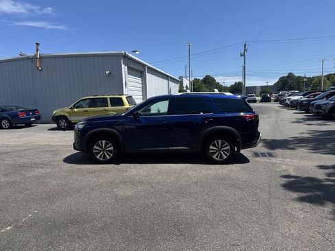 Used 2023 Nissan Pathfinder SL FWD image 8
