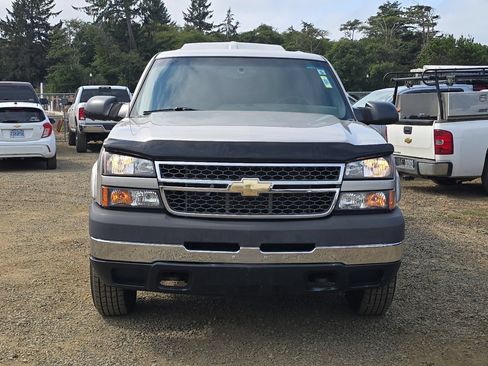 Used 2005 Chevrolet Silverado 2500 LS w/ Skid Plate Package AWD/4WD image 3