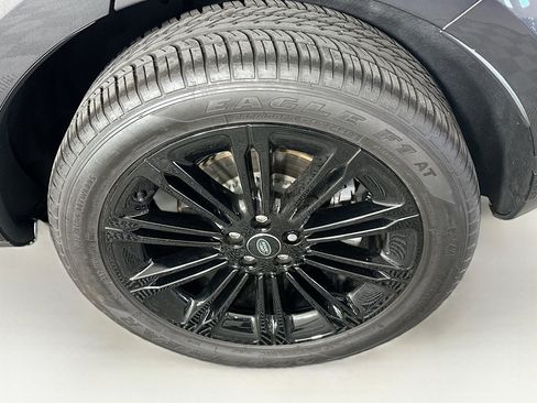 Used 2024 Land Rover Range Rover Evoque S image 11