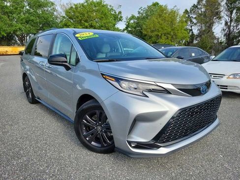 Used 2024 Toyota Sienna XSE w/ XSE Plus Package AWD/4WD image 8