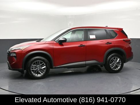 Used 2025 Nissan Rogue S AWD/4WD image 2
