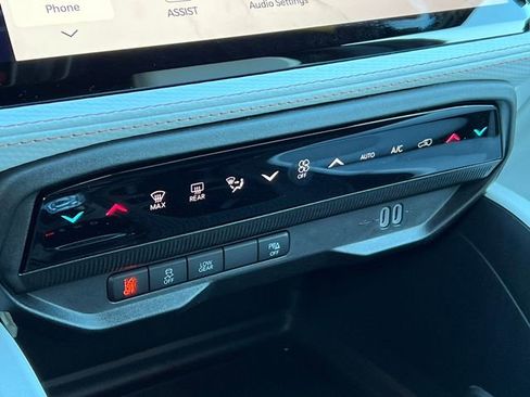 New 2026 Jeep Cherokee Limited image 27