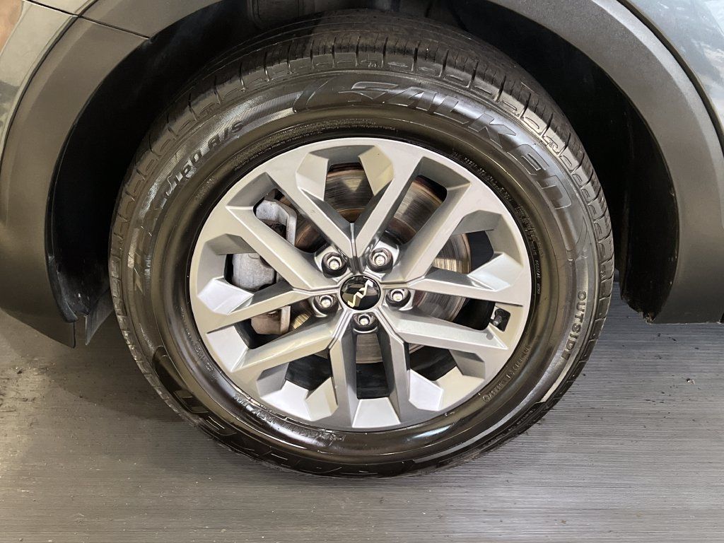 Used 2023 Kia Telluride LX AWD/4WD image 5