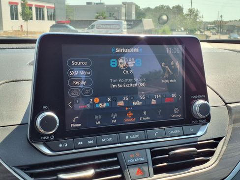 Used 2025 Nissan Altima 2.5 SV FWD image 7