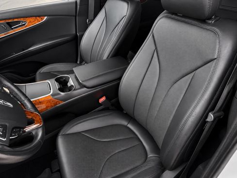 Used 2016 Lincoln MKX Reserve w/ Driver Assistance Package AWD/4WD image 2