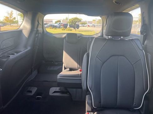 New 2026 Chrysler Pacifica Limited w/ S Appearance Package image 15
