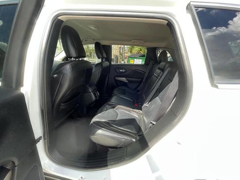 Used 2017 Jeep Cherokee Limited image 6