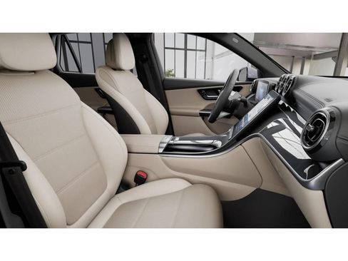 Certified 2025 Mercedes-Benz GLC 300 4MATIC image 4