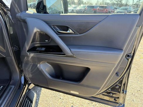 Used 2024 Lexus LX 600 4WD w/ Luxury Package image 15