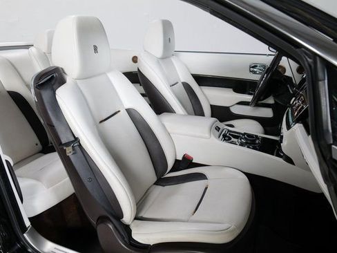 Used 2018 Rolls-Royce Dawn image 3