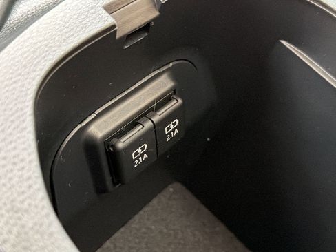 Used 2019 Toyota RAV4 XLE Premium FWD image 31