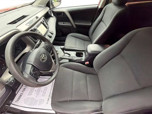 Used 2017 Toyota RAV4 LE FWD image 9