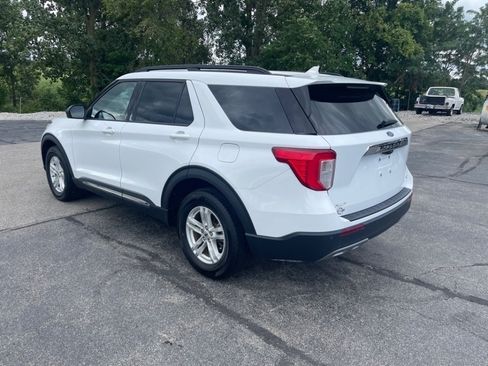Used 2020 Ford Explorer XLT w/ Equipment Group 202A AWD/4WD image 15