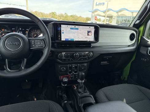 Used 2025 Jeep Wrangler Willys image 21