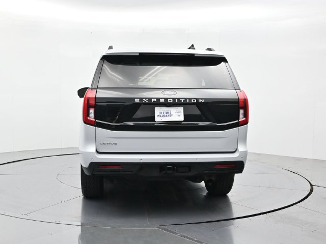 Used 2025 Ford Expedition Active AWD/4WD image 8