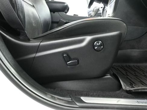 Used 2018 Jeep Grand Cherokee Overland AWD/4WD image 51