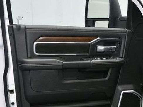 Used 2024 RAM 2500 Laramie AWD/4WD image 16