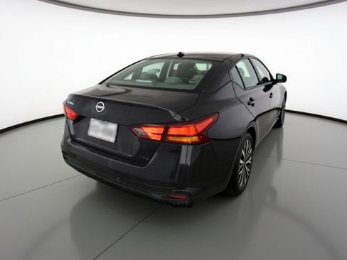 Used 2025 Nissan Altima 2.5 SV FWD image 9