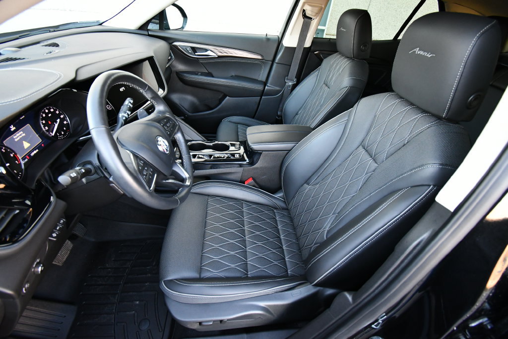 Used 2023 Buick Envision Avenir AWD/4WD image 17