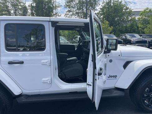 Certified 2025 Jeep Wrangler Unlimited Sahara AWD/4WD image 10