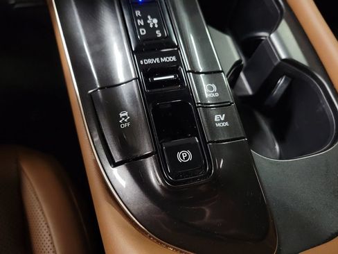 Used 2025 Toyota Crown Signia w/ Advanced Technology Package AWD/4WD image 17