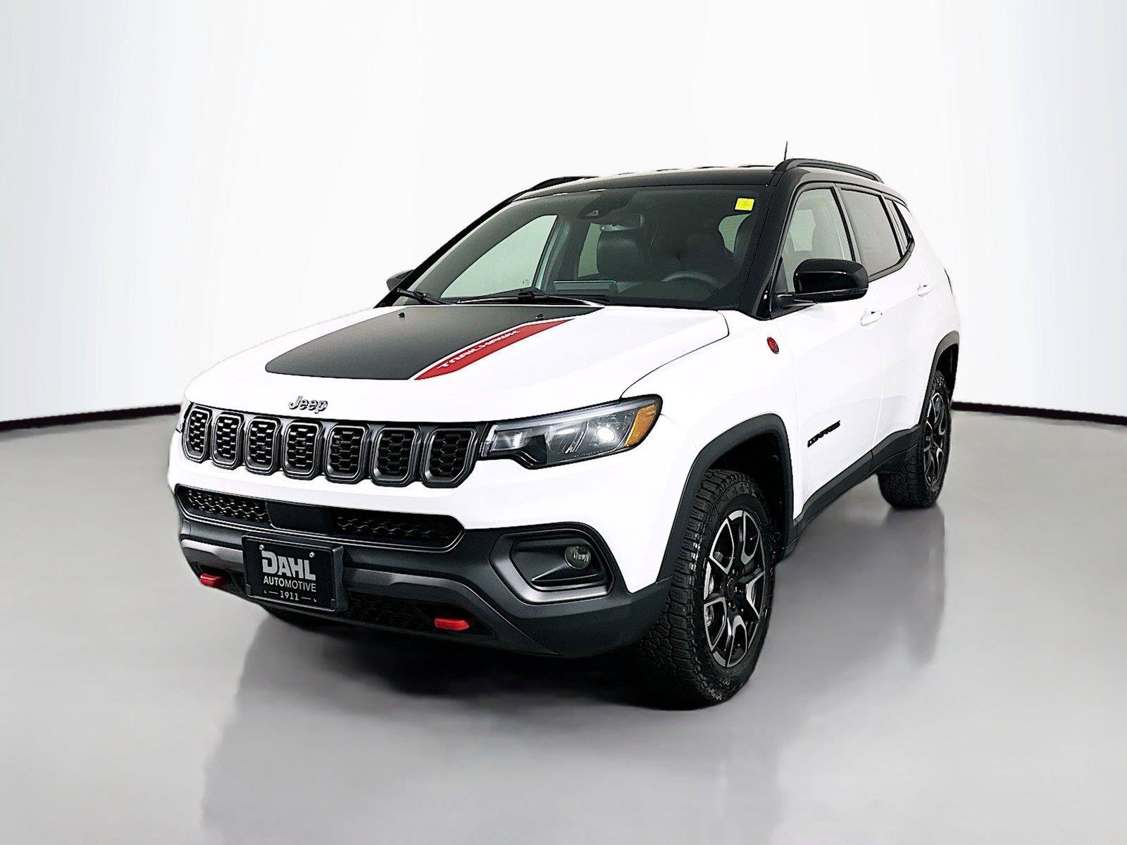 Certified 2026 Jeep Compass Trailhawk AWD/4WD image 4