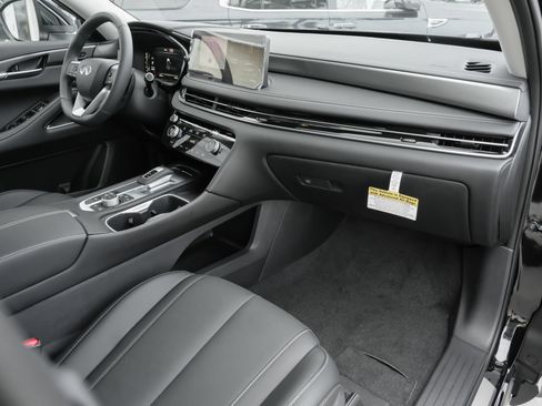 Certified 2026 INFINITI QX60 Luxe w/ Family Package FWD image 38