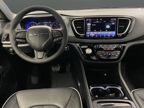 New 2026 Chrysler Pacifica Limited w/ S Appearance Package AWD/4WD image 5