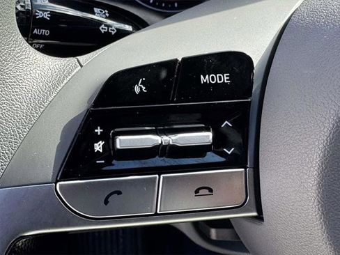 Certified 2023 Hyundai Elantra SEL image 20