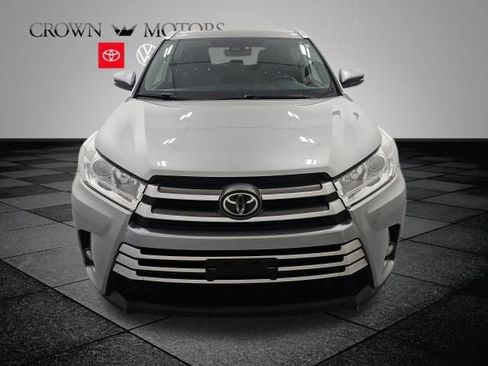 Used 2019 Toyota Highlander XLE AWD/4WD image 2