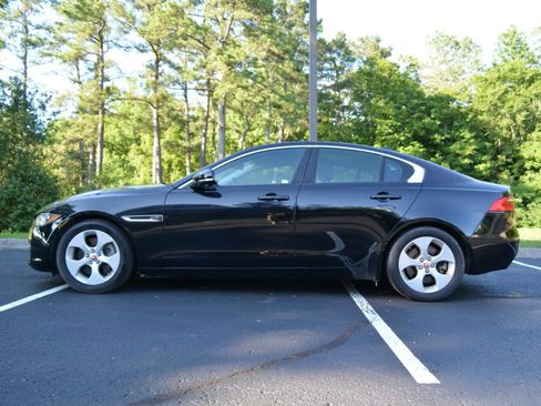 Used 2017 Jaguar XE RWD image 8