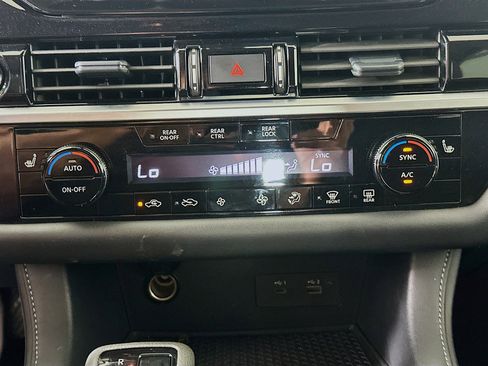 Used 2025 Nissan Pathfinder SV FWD image 23