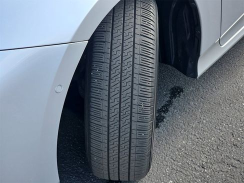 Used 2022 Toyota Prius L Eco image 33