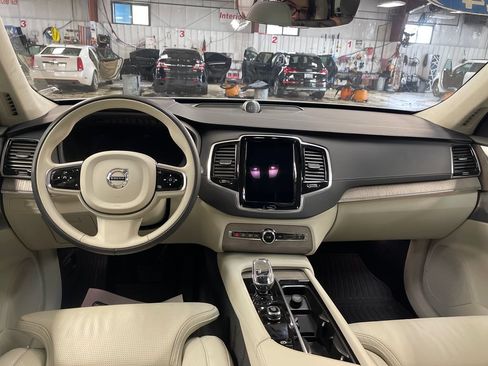 Certified 2024 Volvo XC90 T8 Ultimate AWD/4WD image 18