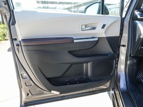 Certified 2024 Toyota Sienna Platinum FWD image 21