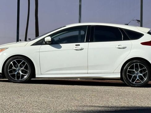 Used 2015 Ford Focus SE w/ SE Sport Package FWD image 5