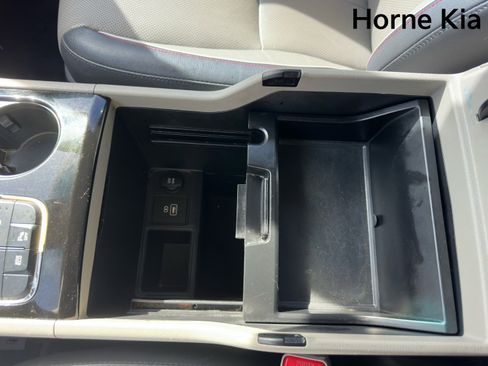 Used 2016 Kia Sedona EX FWD image 22